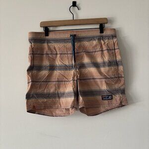 Patagonia Men's Stretch Wavefarer Volley Shorts Men’s  Medium Beach Pool Island